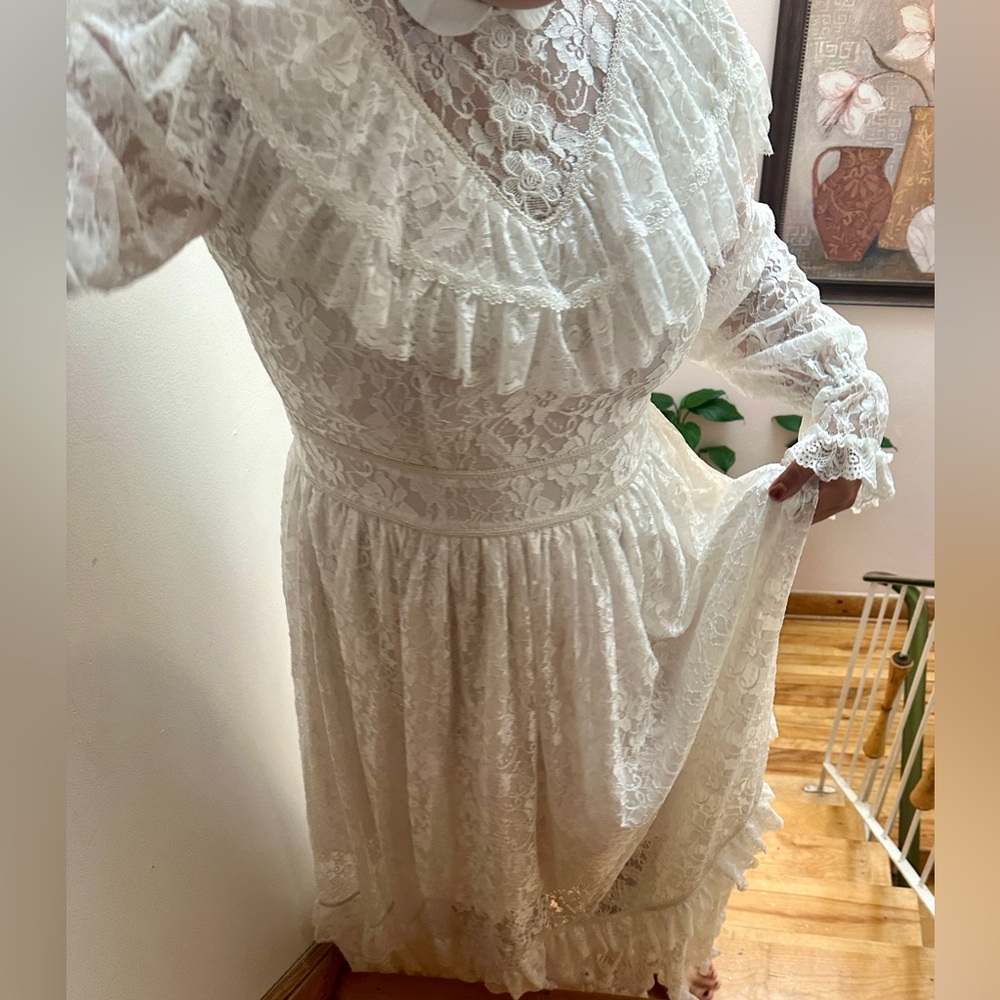 White Victorian Vintage Wedding Dress Edwardian Bridal Dress Premium Lace (1900)
